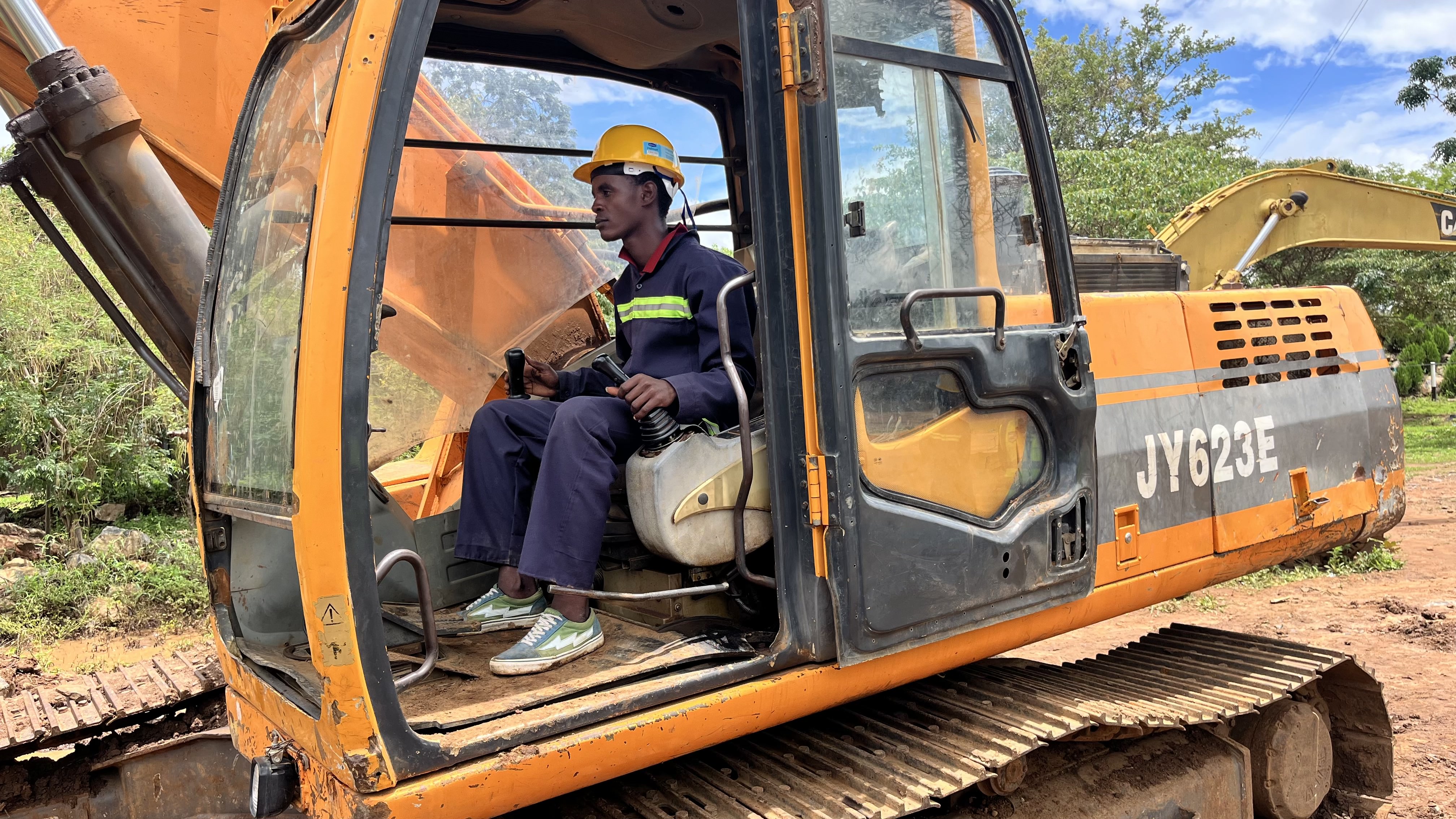 Excavator operation | KIPEM